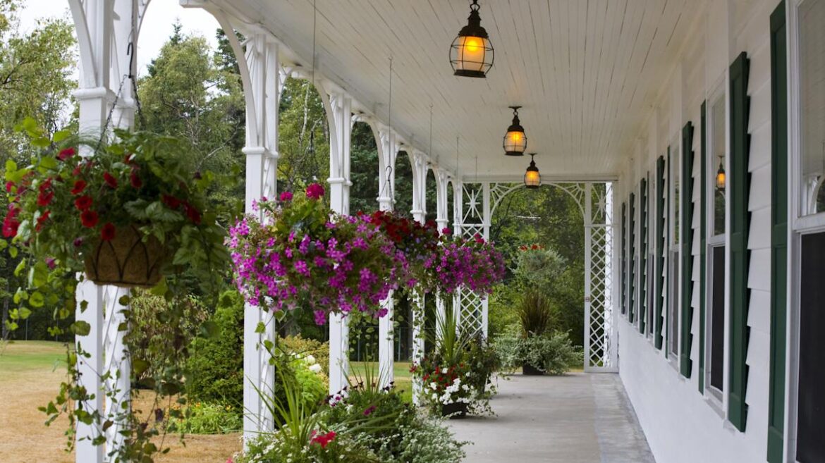 The Hanging Flower Baskets On Amazon That Makes Watering Plants A Breeze