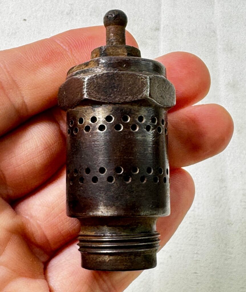 Another Amish Auction mystery object. No help from other Subs.