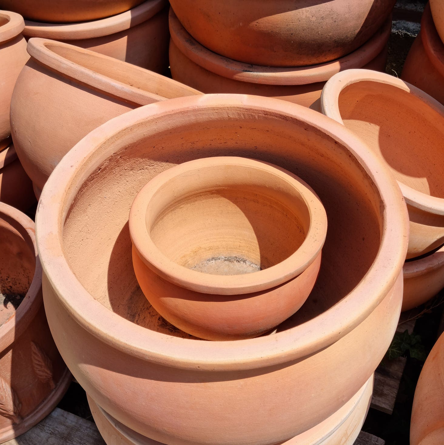 various sized empty terracotta flower pots