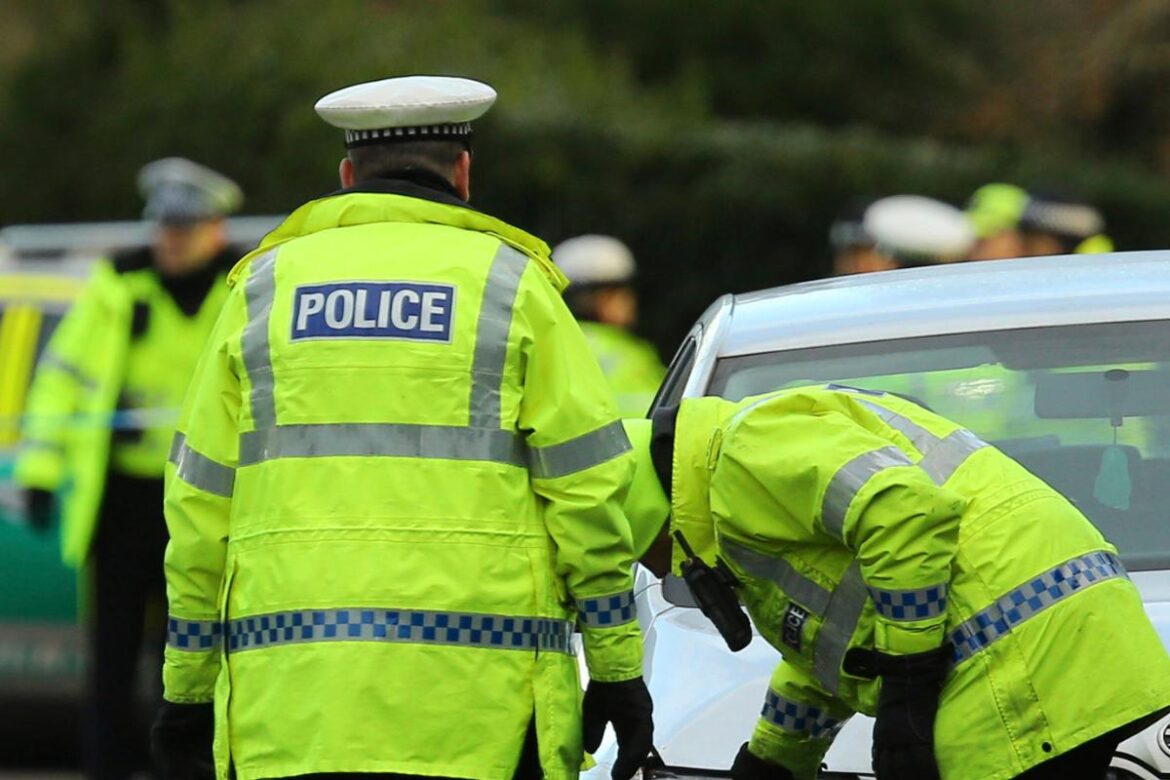 Police warning after ‘suspicious’ gang of ‘hooded’ men break in to garden Police warning after 'suspicious' gang of 'hooded' men break in to garden