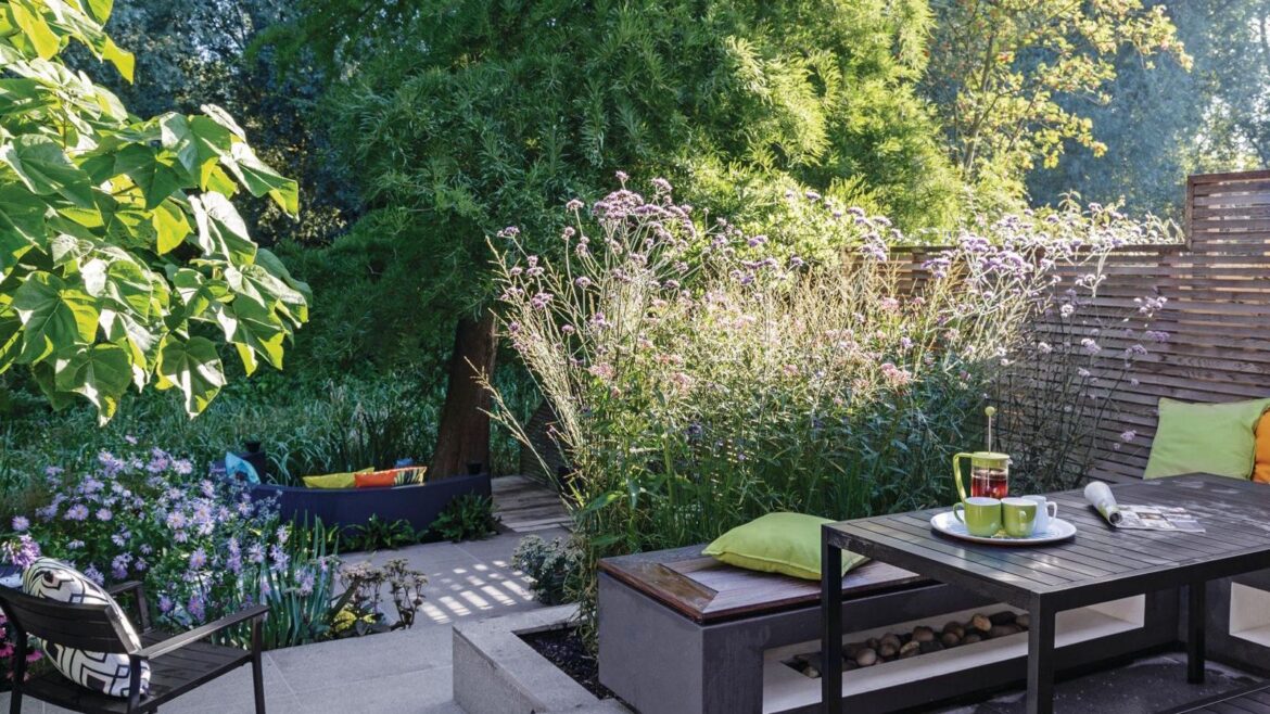 5 Tabletop Garden Ideas to Make Spring Dining Feel Magical Spring garden with dining area
