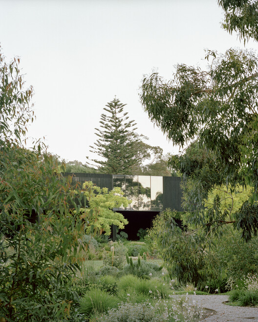 House in a Garden / Edition Office - Image 1 of 18