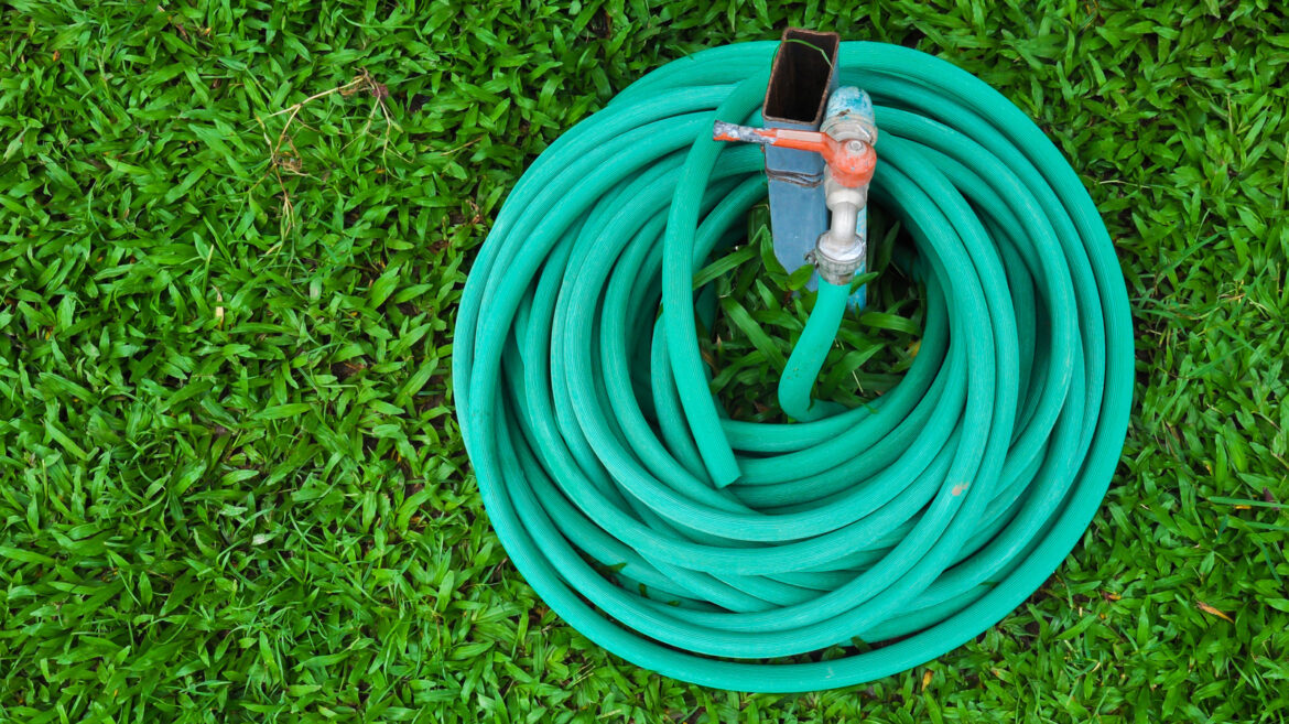 Say Goodbye To Your Ugly Garden Hose With This Stylish Sam’s Club Copper Pot Say Goodbye To Your Ugly Garden Hose With This Stylish Sam's Club Copper Pot