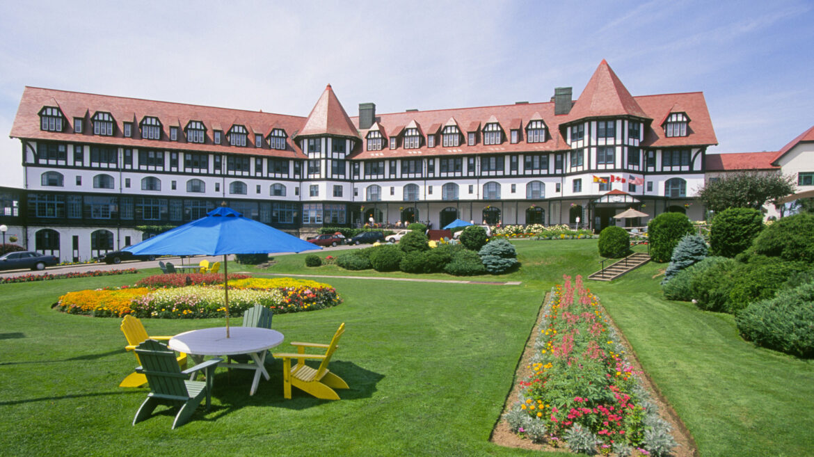 Canada's Coastal Escape Is A Charming Town With Old-School Architecture, A Lovely Garden, And Whale Watching