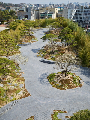 Leeum Museum of Art transforms outdoor deck into walkable garden by Gabriel Orozco Leeum Museum of Art transforms outdoor deck into walkable garden by Gabriel Orozco