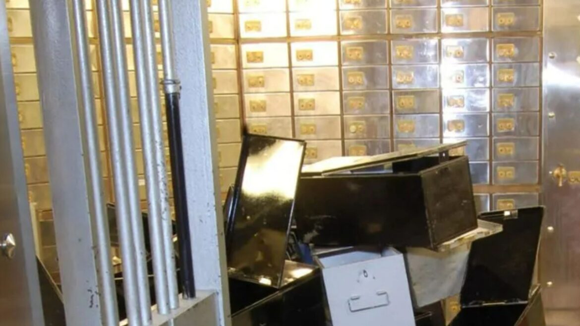 How bumbling Hatton Garden heist gang was really snared as leader blames DOG and security expert reveals baffling errors