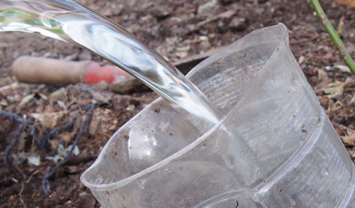 plastic bottle for a water reservoir 