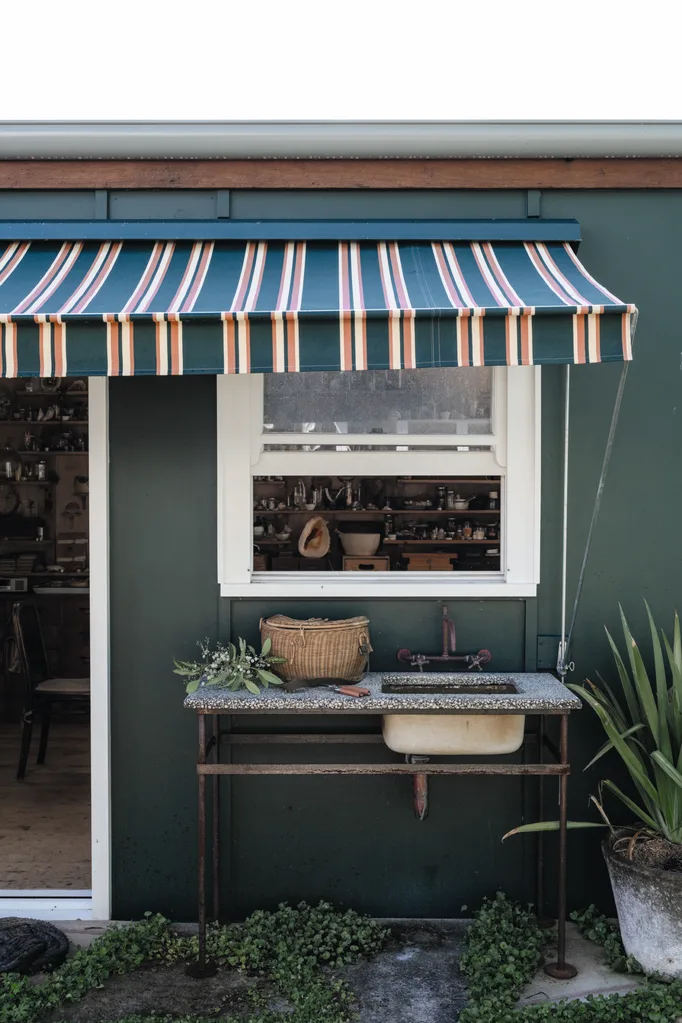 Sibella Court shed