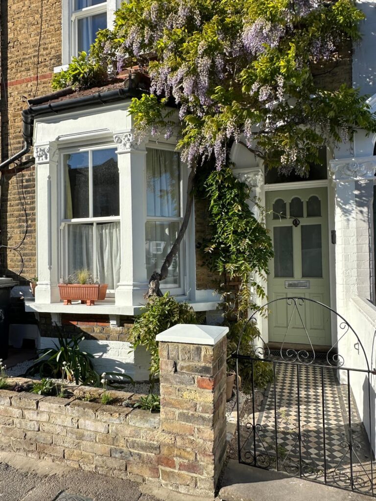 Small and affordable revamp of our front garden