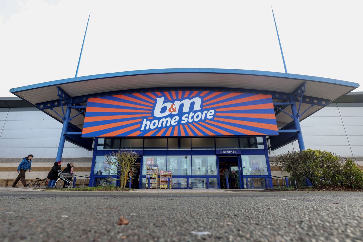 B&M has updated its collection of outdoor lighting