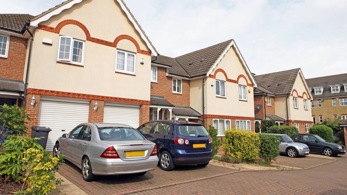 ‘I don’t use my driveway and my busybody neighbour has threatened major action’ Daily Mirror