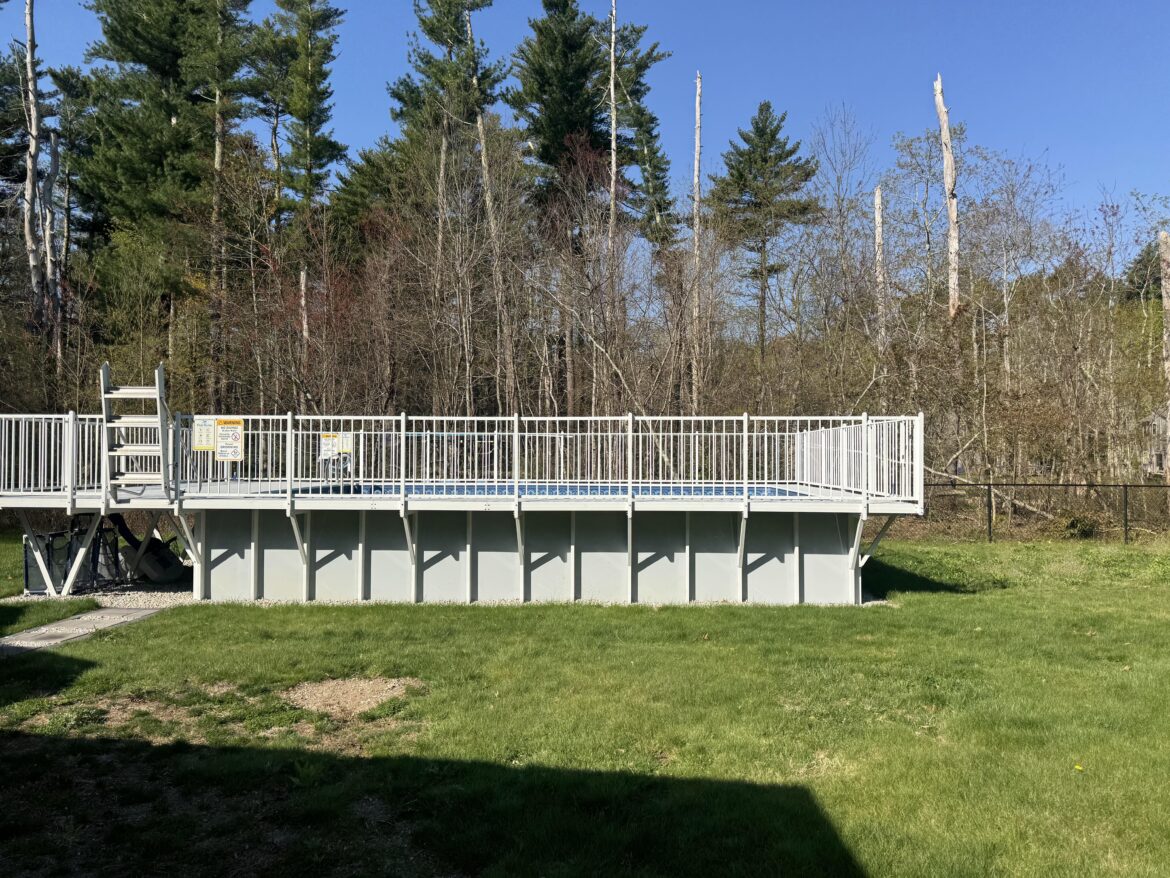 Above ground pool coverup
