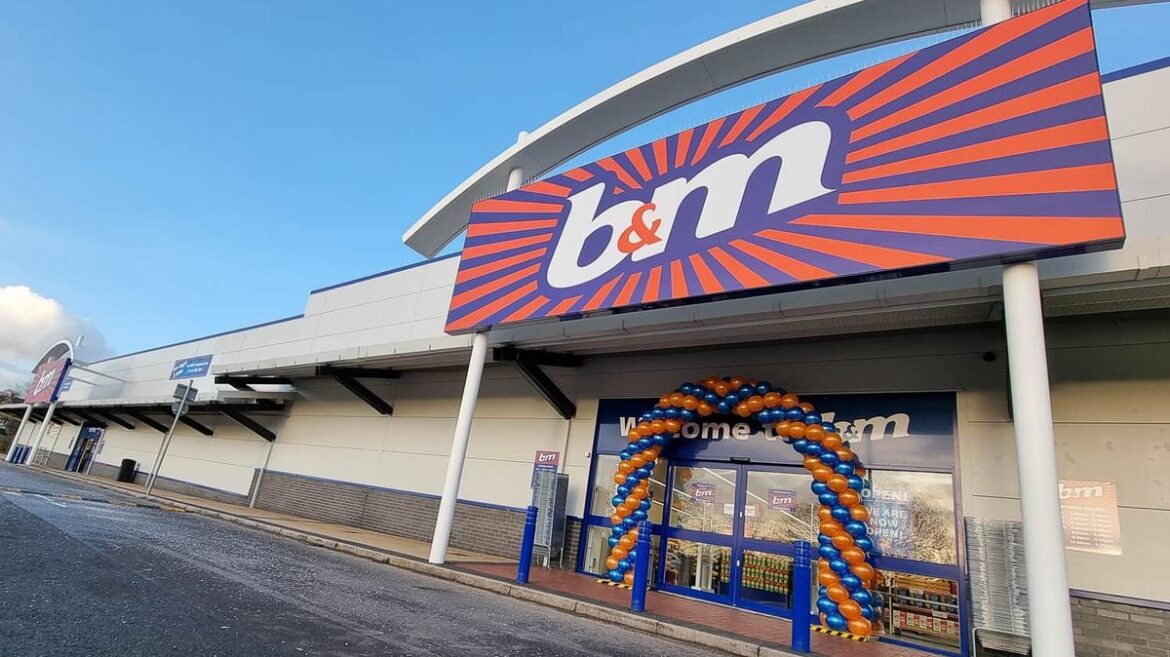 ‘Perfect’ B&M £14 statue ‘transforms your garden’ and ‘looks like’ £35 B&Q Daily Record
