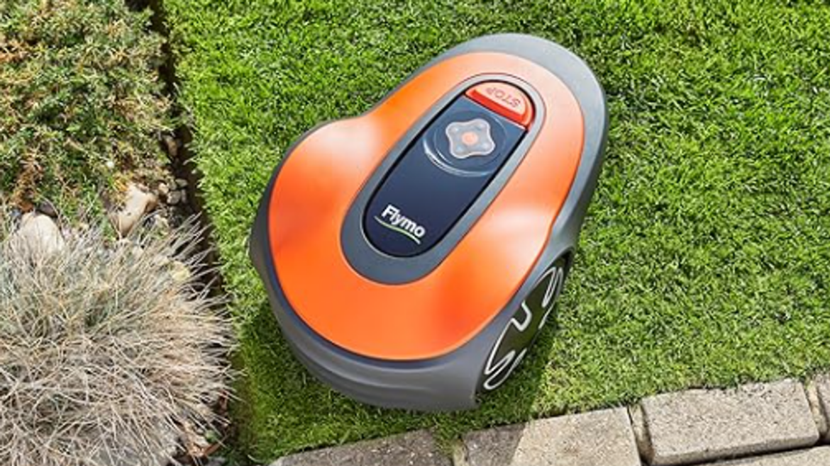 Flymo robot lawnmower heavily reduced by £200 can ‘save hundreds on gardeners’ Manchester Evening News