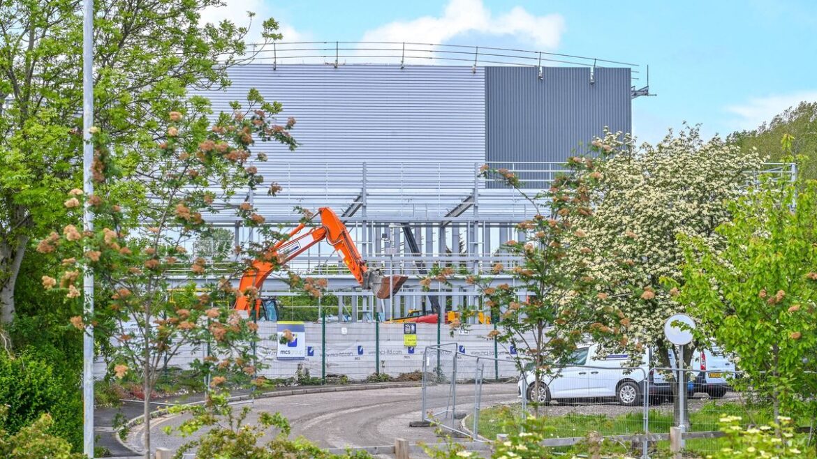 Residents fear homes ‘unsellable’ as giant ‘mega shed’ rises up at back of gardens Birmingham Live