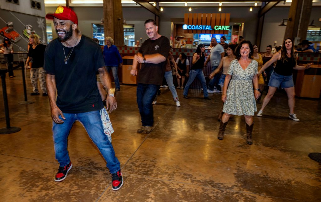 Line dancing comes to Victoria Gardens with new Western Wednesdays – Daily Bulletin Line dancing comes to Victoria Gardens with new Western Wednesdays – Daily Bulletin