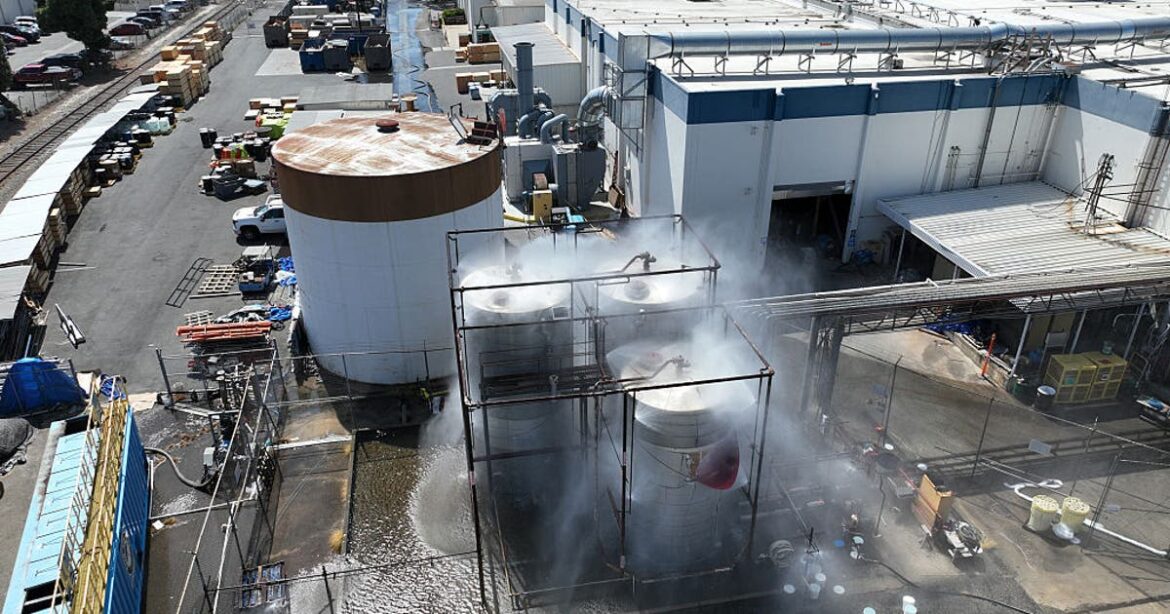 Live updates: Garden Grove tank has potential crack, could ‘relieve pressure’ Garden Grove chemical threat: 40,000 evacuated as overheated tank faces explosion or leak