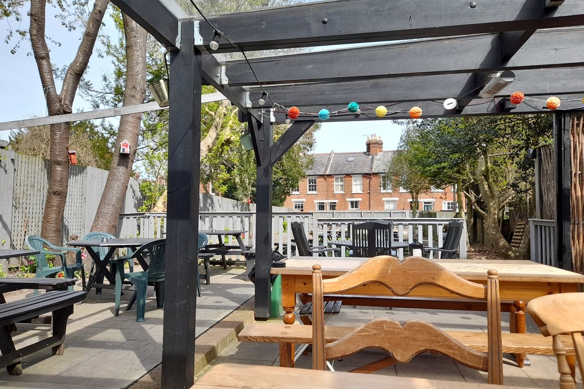 There are plenty of amazing gardens across Kent where you can soak up the sunshine while enjoying a refreshing pint or two.