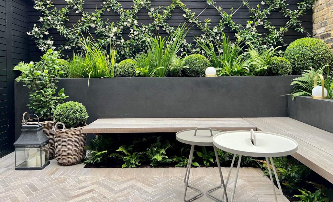 This Underplanting Trick Makes Small Gardens Feel Lush This Underplanting Trick Makes Small Gardens Feel Lush