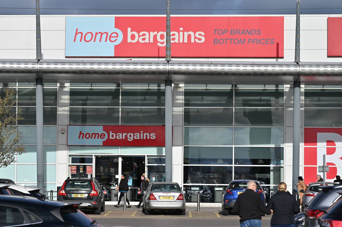 Home Bargains shop front 