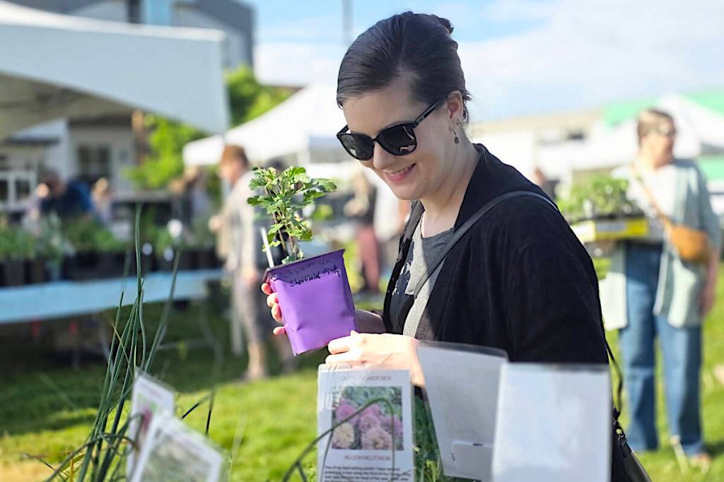 VIDEO: Langley Garden Club marks 85 years with fundraising sale Weather was ideal at the Langley Garden Club Spring Show and Sale. (Dan Ferguson/Langley Advance Times)