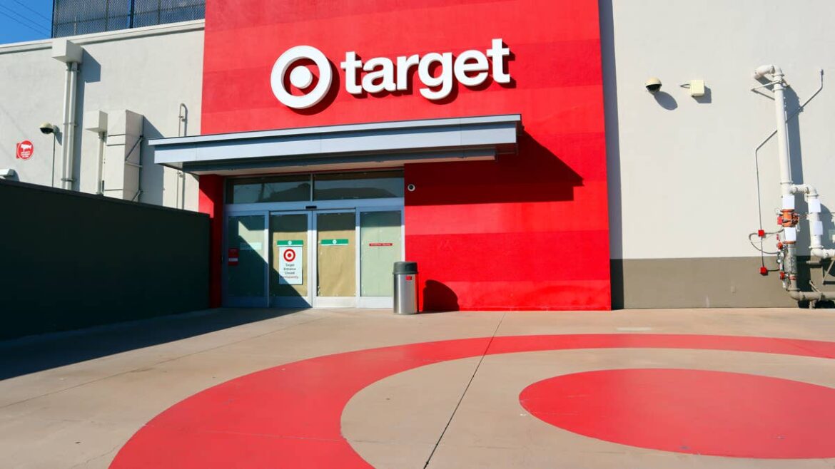 Target’s $1,200 7-piece rattan patio dining set with a wooden tabletop is 62% off Target's $1,200 7-piece rattan patio dining set with a wooden tabletop is 62% off
