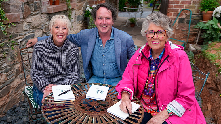 558334,TITLE:Greatest Gardens With Diarmuid Gavin And Carol Klein