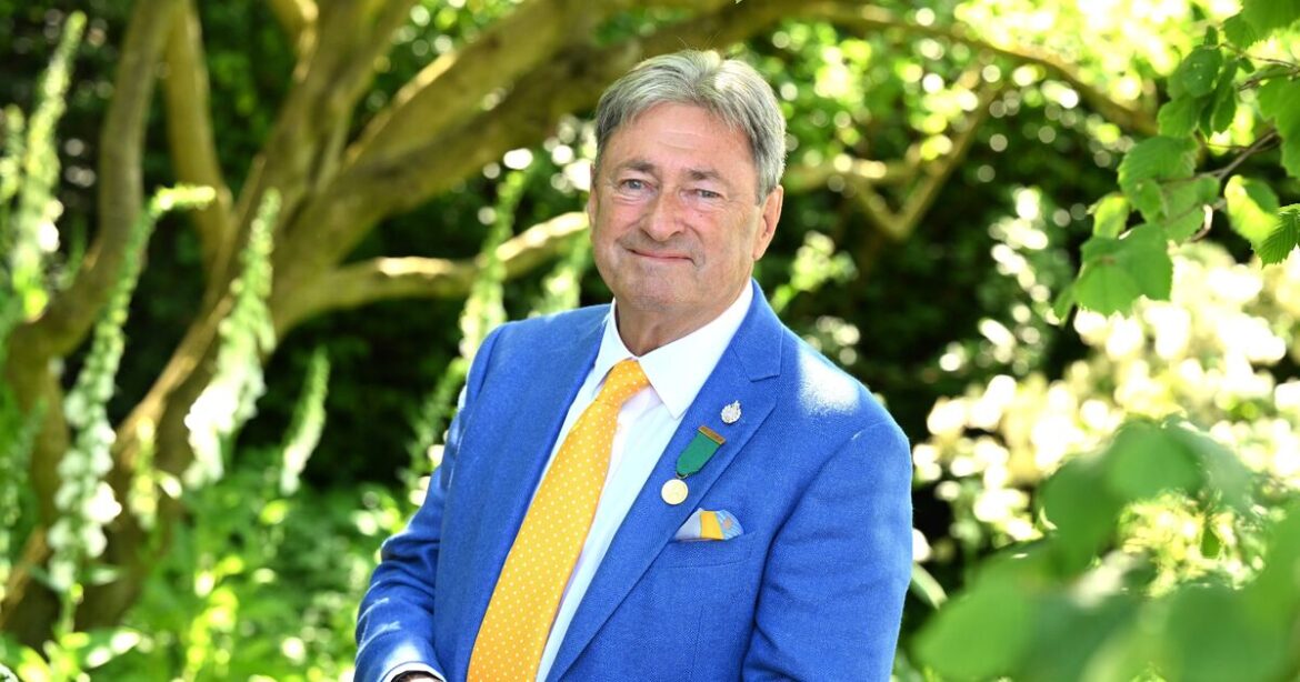 Alan Titchmarsh says plant 1 flower now for 'colour all summer'