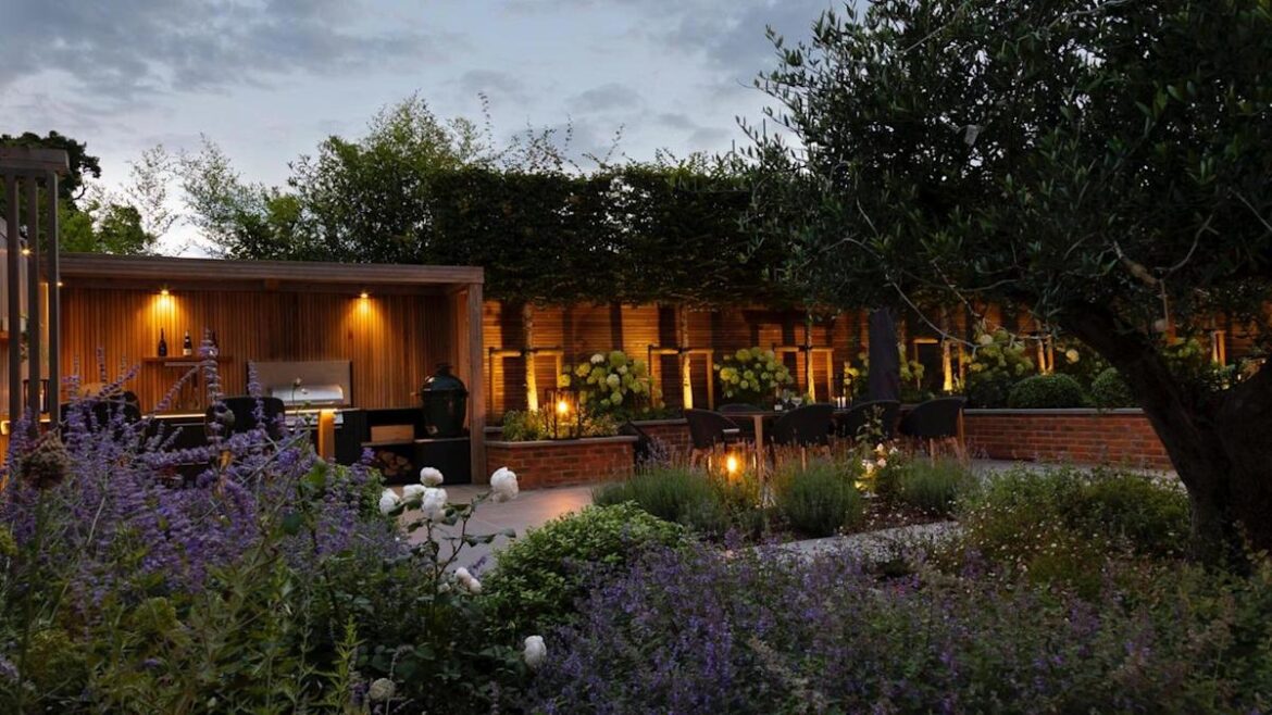 5 Types of Outdoor Lighting That’ll Make Your Garden Look More Elevated 5 Types of Outdoor Lighting That'll Make Your Garden Look More Elevated