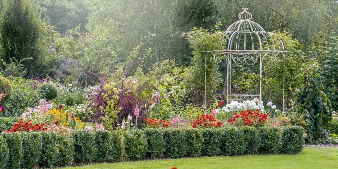 6 Mistakes Making Your Garden Look Cheap, According to Experts 6 Mistakes Making Your Garden Look Cheap, According to Experts