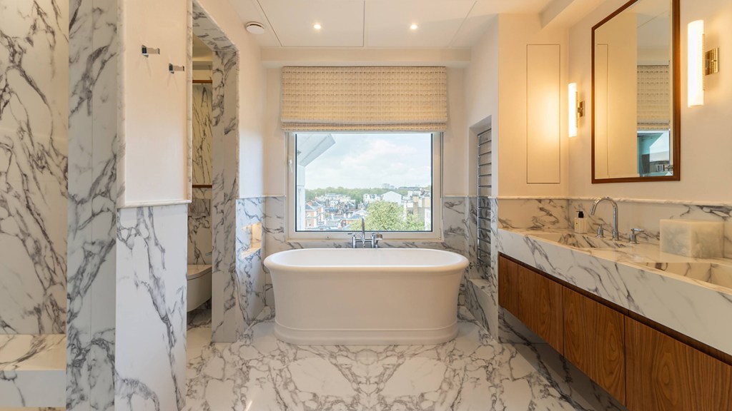 Carlton Gardens penthouse primary bathroom