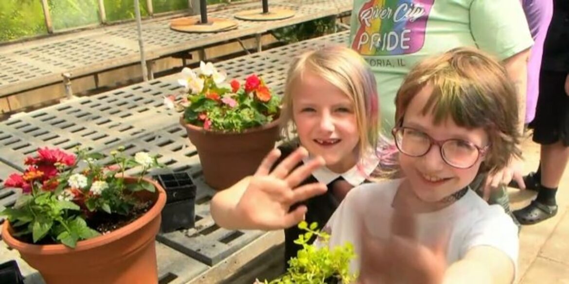 Central Illinois families ‘grow memories’ with custom container gardens for Mom Central Illinois families ‘grow memories’ with custom container gardens for Mom