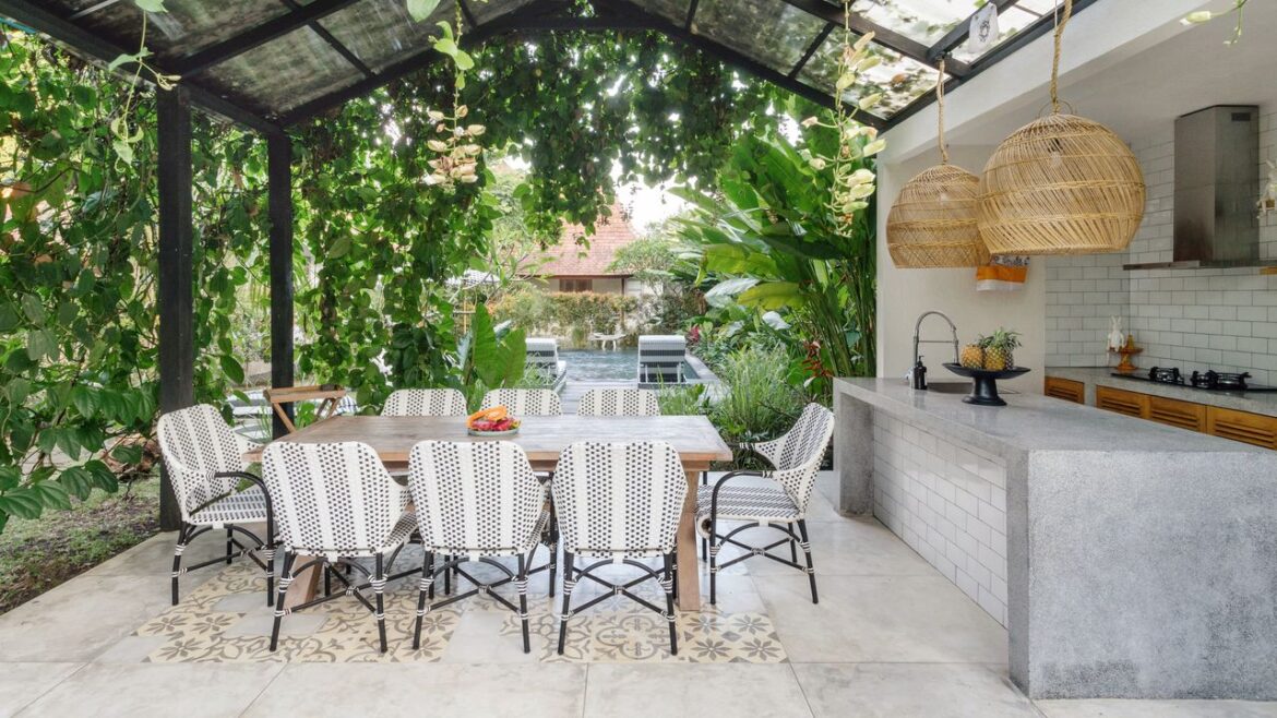 5 Best Garden Lighting Ideas For Outdoor Hosting Season (2026) 5 Best Garden Lighting Ideas For Outdoor Hosting Season (2026)