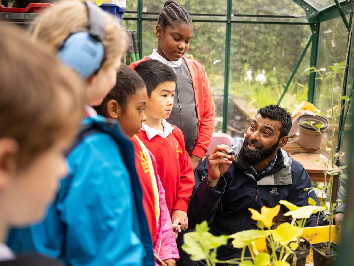 Growing the future: connecting children with nature through school gardening Growing the future: connecting children with nature through school gardening