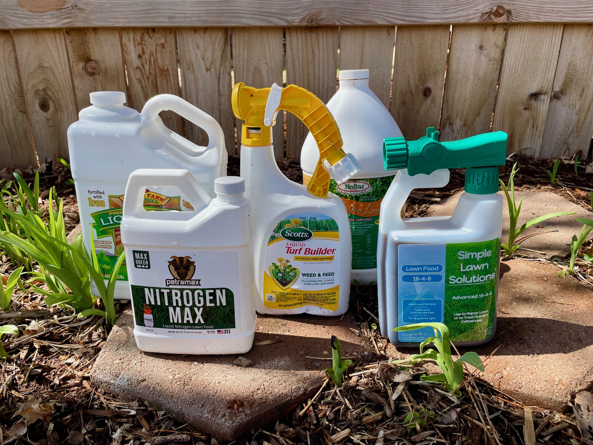 Liquid lawn fertilizers group 