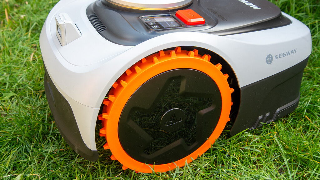 Segway Navimow i205 AWD wheel