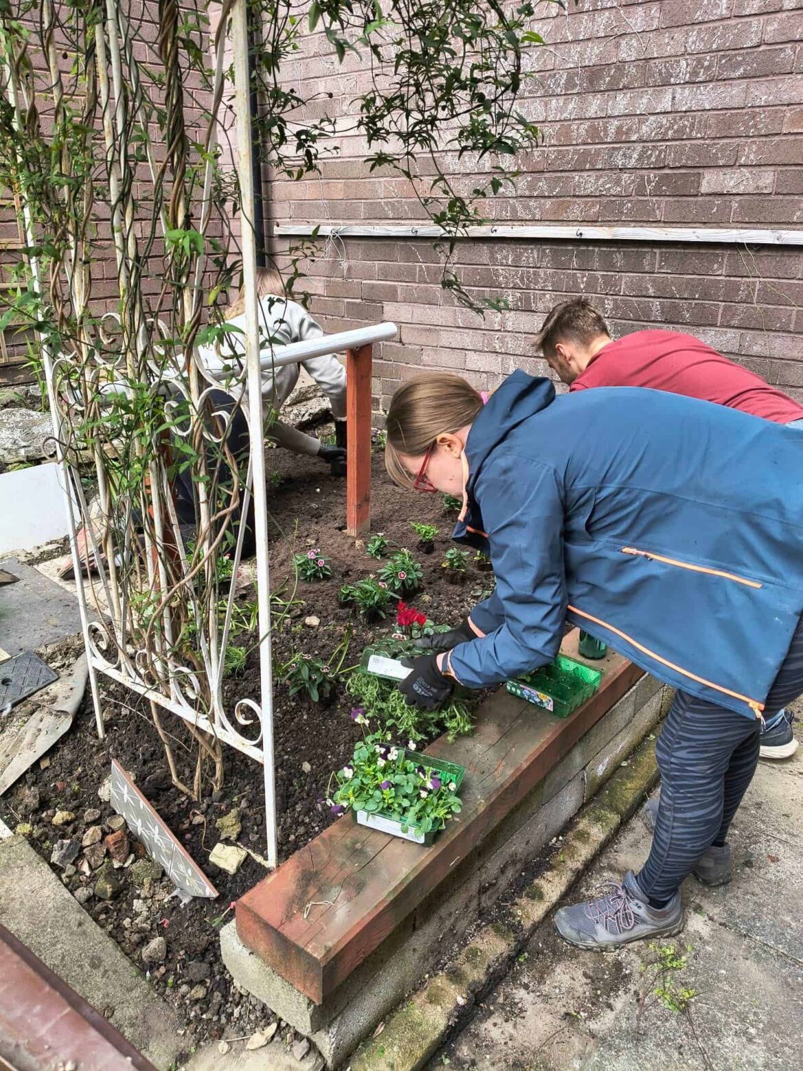 Volunteers spruce up Armley community garden Volunteers spruce up Armley community garden