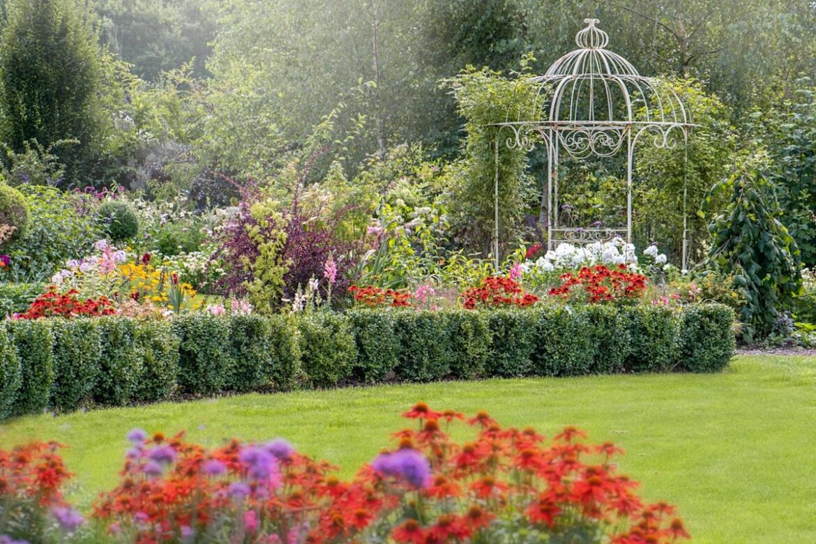 Landscape Designers Say These 6 Common Mistakes Make Your Garden Look Cheap Landscape Designers Say These 6 Common Mistakes Make Your Garden Look Cheap