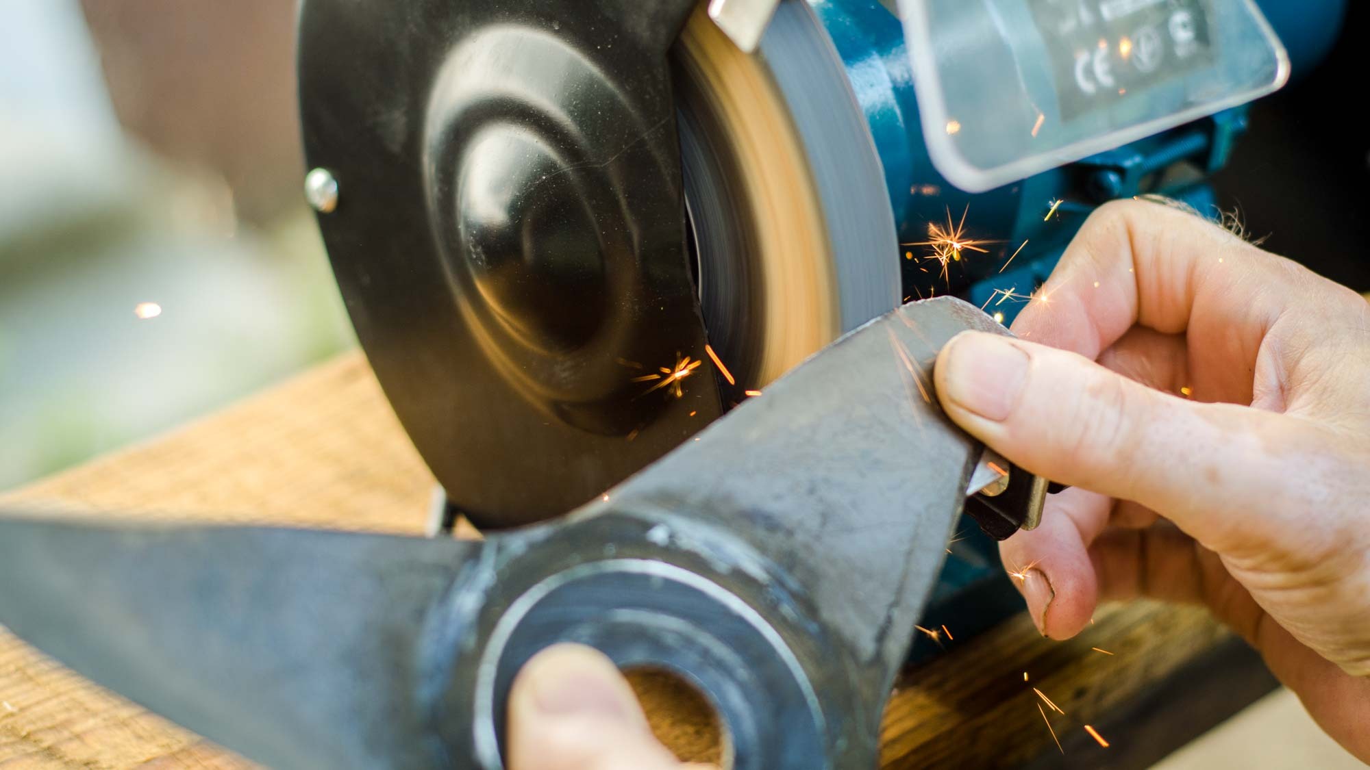 Sharpening dull lawnmower blades