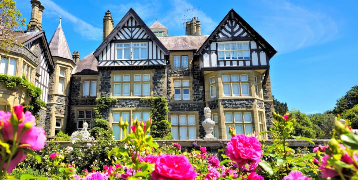 The 15 Most Beautiful Rose Gardens To Visit Across The UK This Summer The 15 Most Beautiful Rose Gardens To Visit Across The UK This Summer
