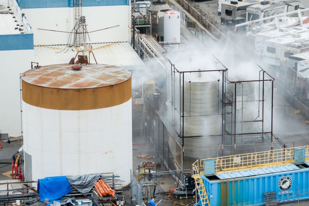Grove garden crisis: Why is the chemical so dangerous and what happens if it explodes? Grove garden crisis: Why is the chemical so dangerous and what happens if it explodes?