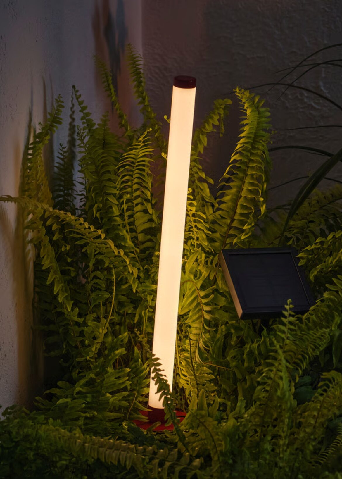 IKEA’s Chic Solar-Powered Light Recreates ‘Firefly Lighting’ | IKEA's Chic Solar-Powered Light Recreates 'Firefly Lighting' |