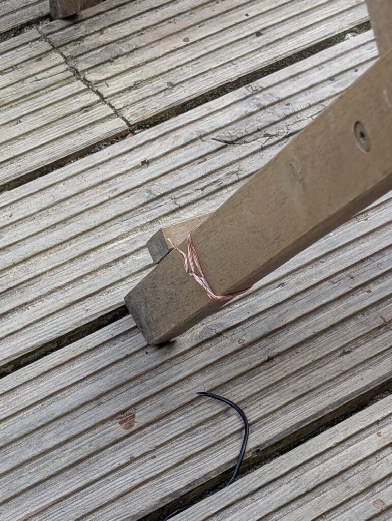 Will copper wire wrapped round the legs on my seedling table stop slugs?