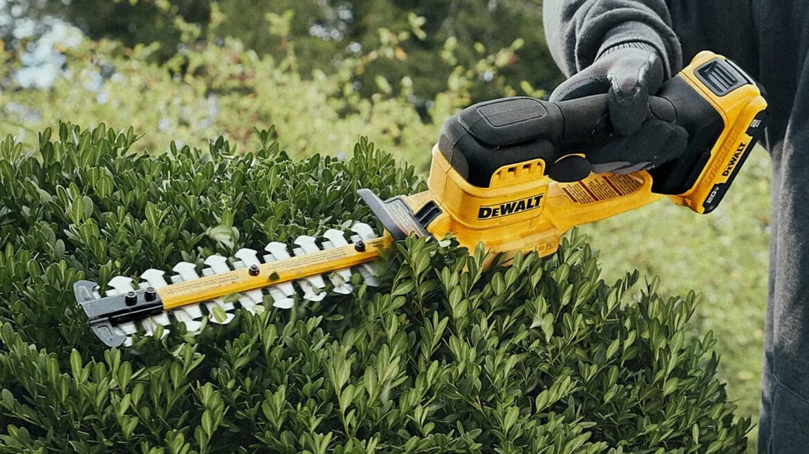 8 DeWalt Gardening Tools You Probably Didn’t Realize Existed 8 DeWalt Gardening Tools You Probably Didn't Realize Existed