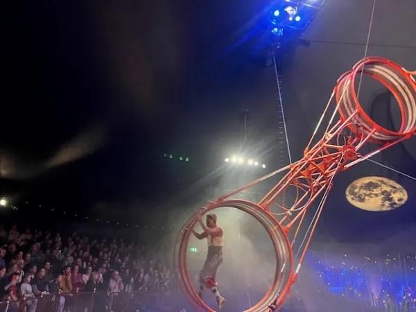 Production photo Giffords Circus: Waterfield