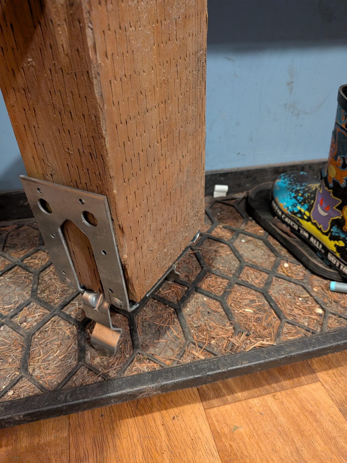 How to create a 1/2″ hole for a carriage bolt if the wood isn’t perfectly seated in the bracket? How to create a 1/2" hole for a carriage bolt if the wood isn't perfectly seated in the bracket?