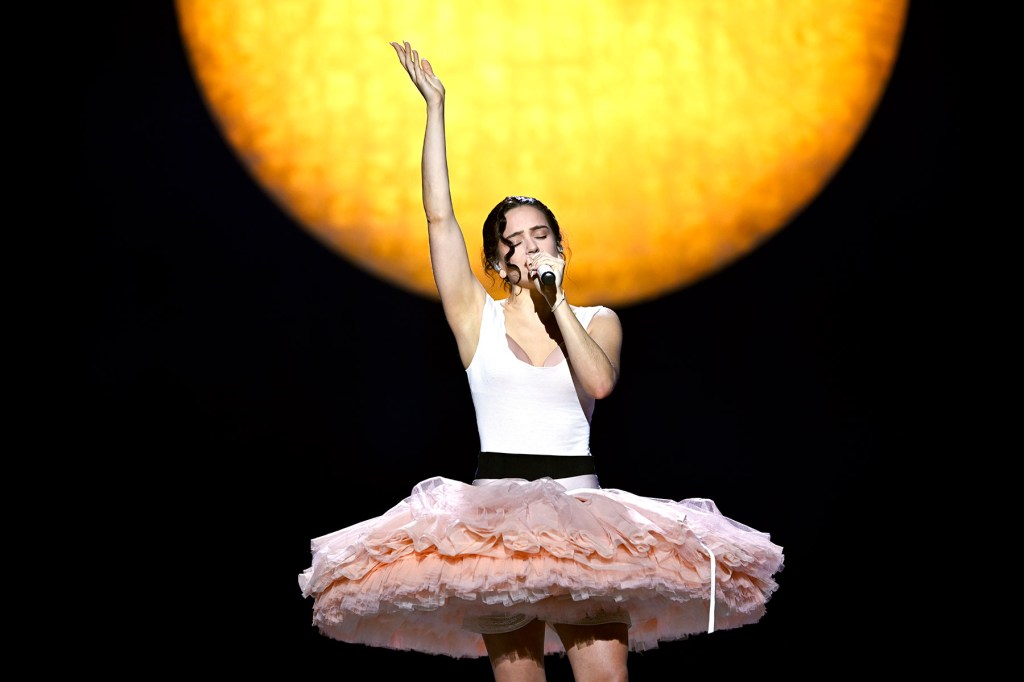 Rosalía’s LUX Tour at Madison Square Garden in NYC: Best Moments Rosalía's LUX Tour at Madison Square Garden in NYC: Best Moments