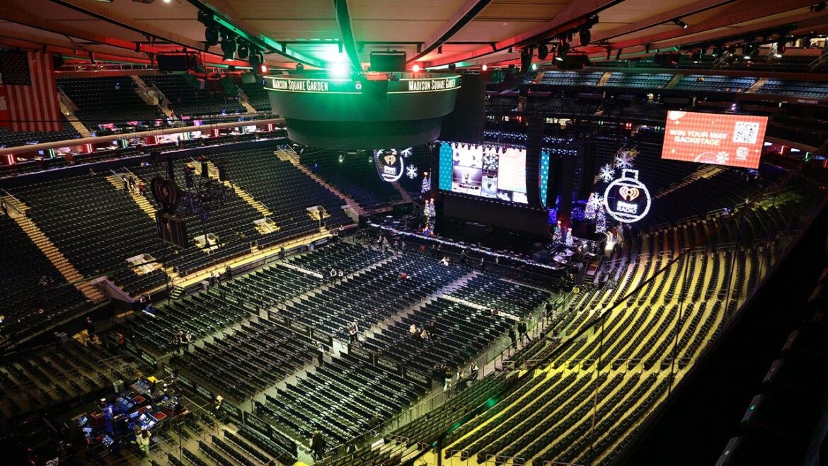 Madison Square Garden concertgoer dies after fall during Goose show Madison Square Garden concertgoer dies after fall during Goose show