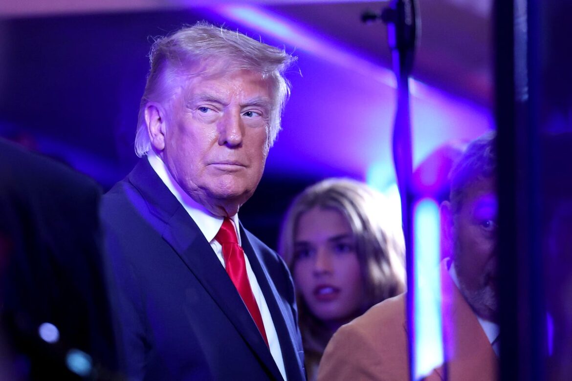 Crowd boos Trump during national anthem as he watches Knicks at NBA Finals in Madison Square Garden Crowd boos Trump during national anthem as he watches Knicks at NBA Finals in Madison Square Garden