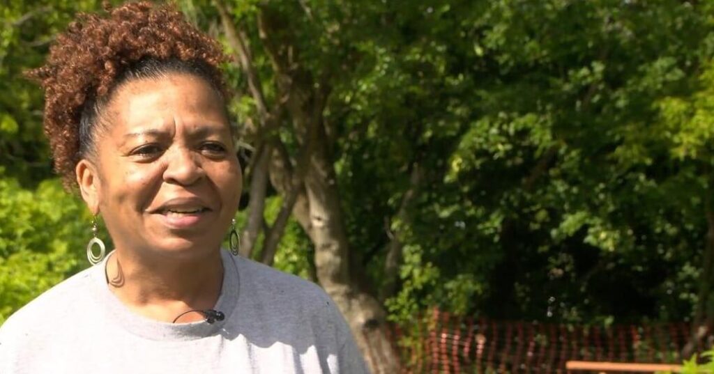 Flint woman mows 60 lawns, builds garden to fight neighborhood blight | News Flint woman mows 60 lawns, builds garden to fight neighborhood blight | News